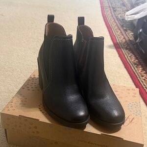 Eurosoft Black Leather Ankle Booties